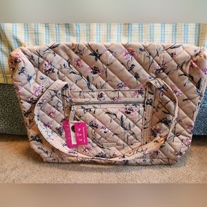 Vera Bradley Lay Flat Travel Duffel in Strawflower